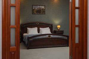 Отель Черкассы Палац. Стандарт 6-местный трехкомнатный 8