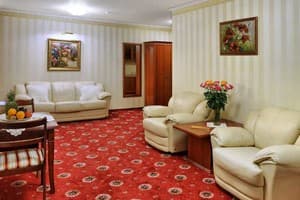 Отель Украина. Апартаменты двухместный + 5
